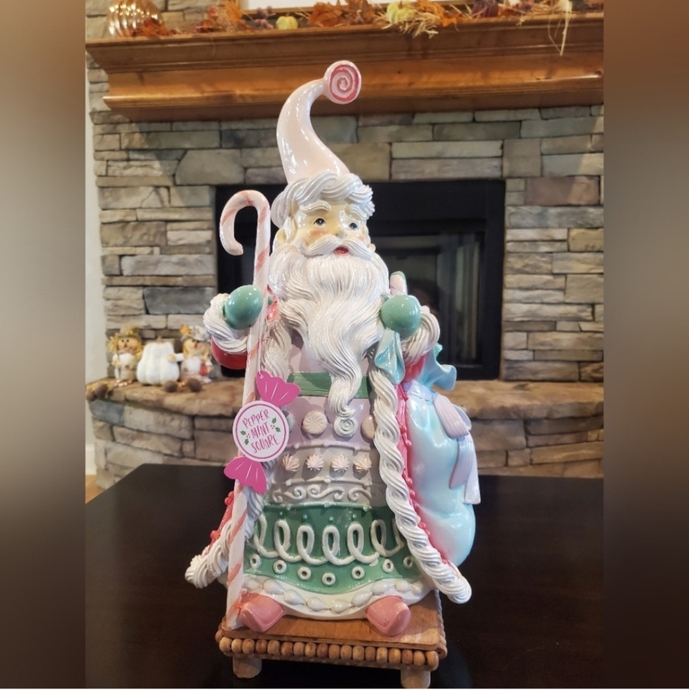 Nostalgic Santa Figurine-NEW